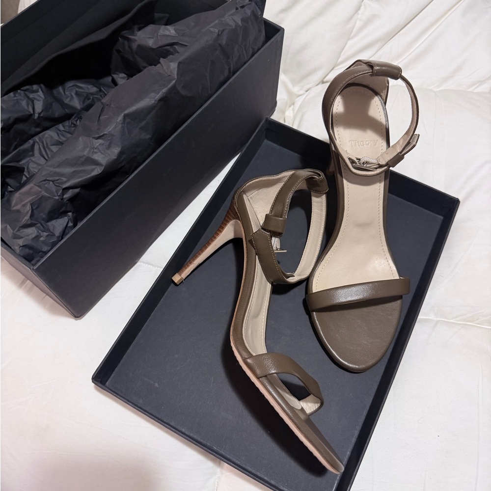 Theory Brown Leather Heels